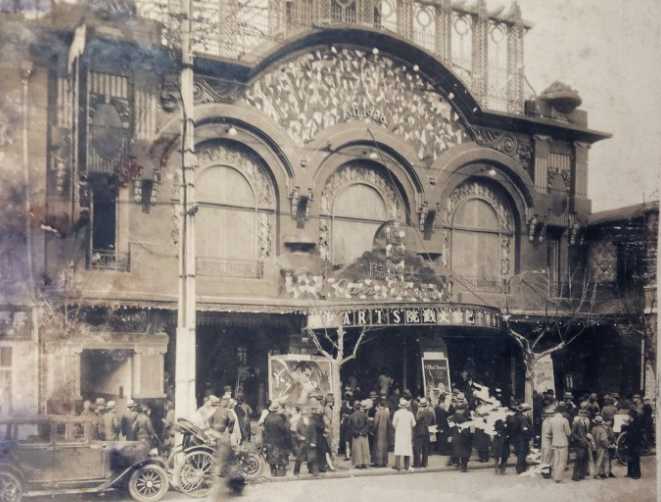 1930年，巴黎咖啡館開張