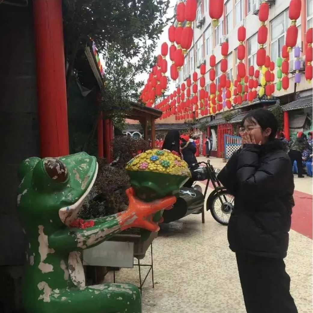 你先選擇植物，然後種在花園裡